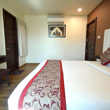 Hotel Fun Park Sanand Exterior photo