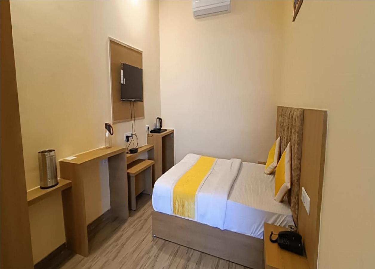 Hotel Fun Park Sanand Exterior photo