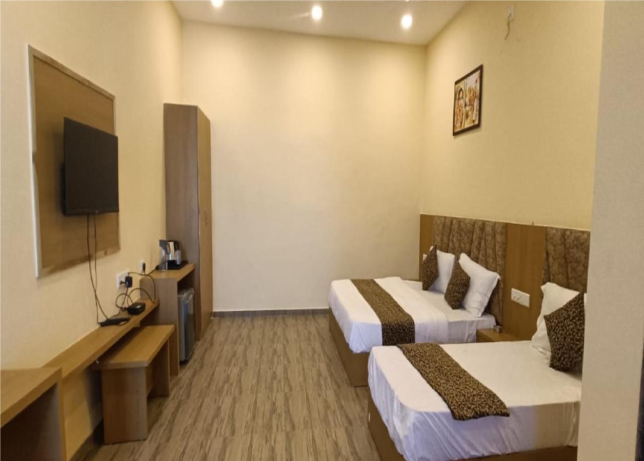 Hotel Fun Park Sanand Exterior photo