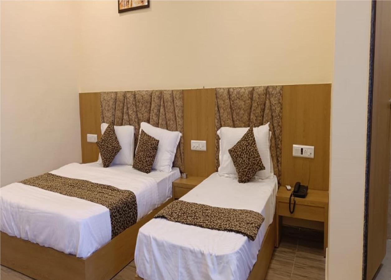 Hotel Fun Park Sanand Exterior photo