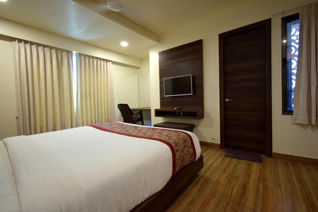 Hotel Fun Park Sanand Exterior photo