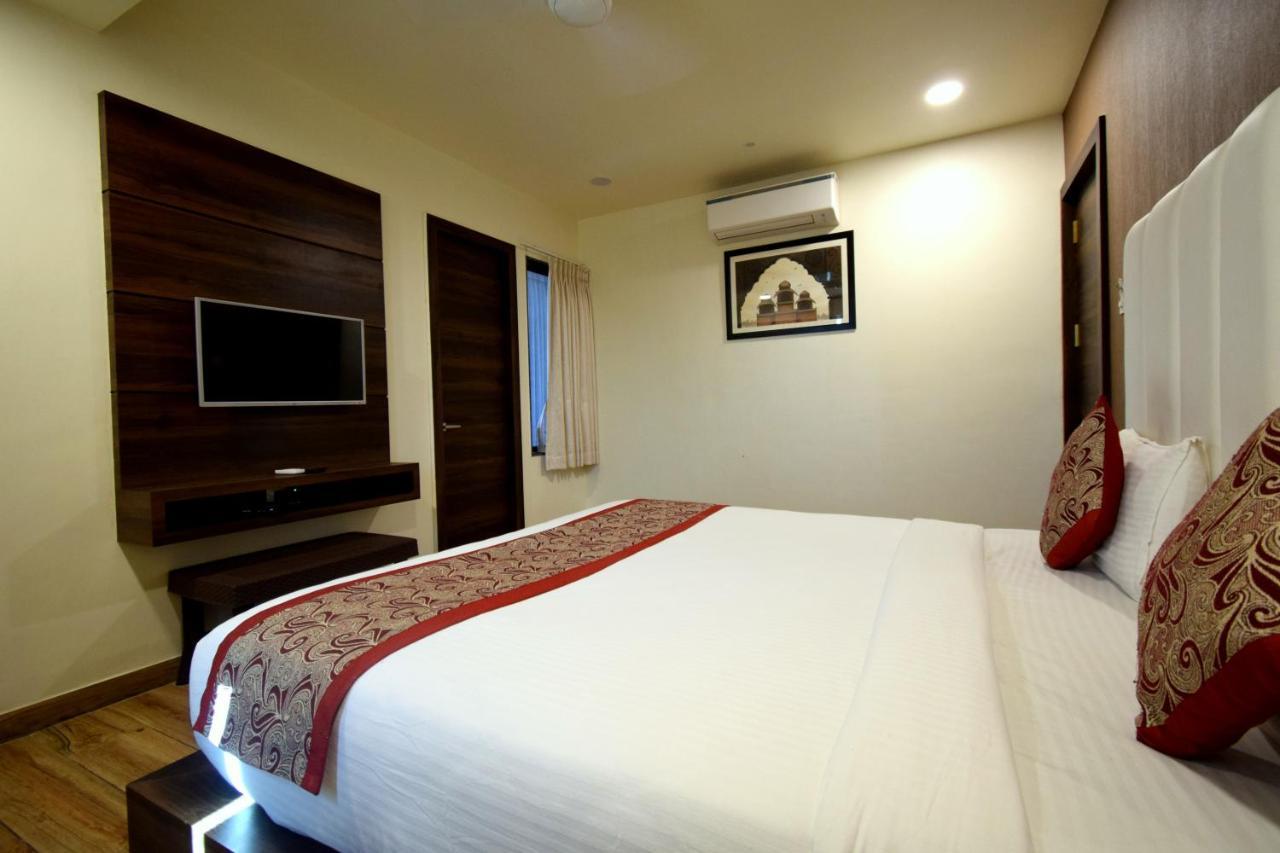 Hotel Fun Park Sanand Exterior photo