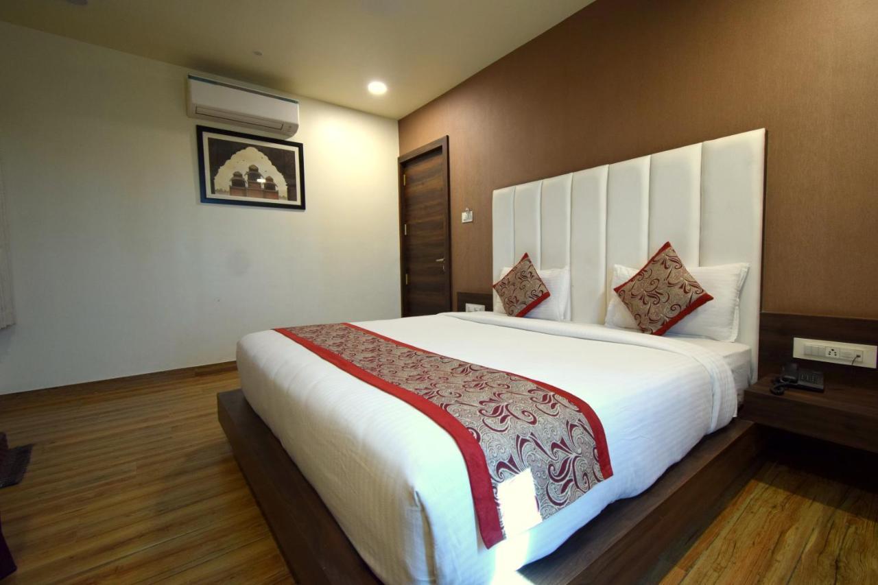 Hotel Fun Park Sanand Exterior photo