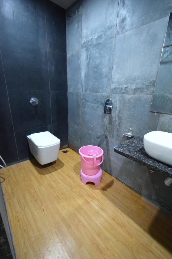 Hotel Fun Park Sanand Exterior photo